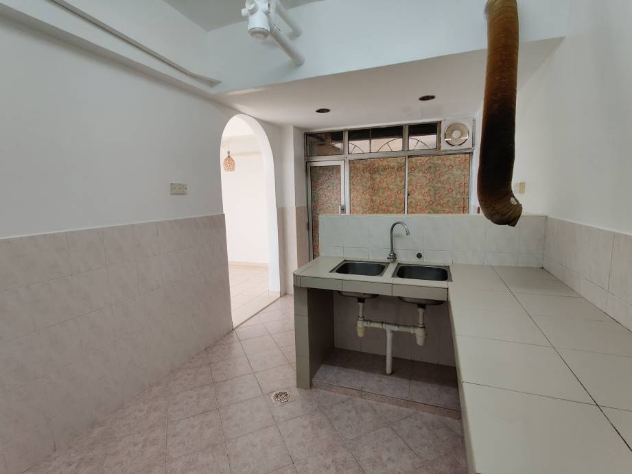 25246 SRI JATI 1 APARTMENT, JALAN KLANG LAMA, KL - photo 2