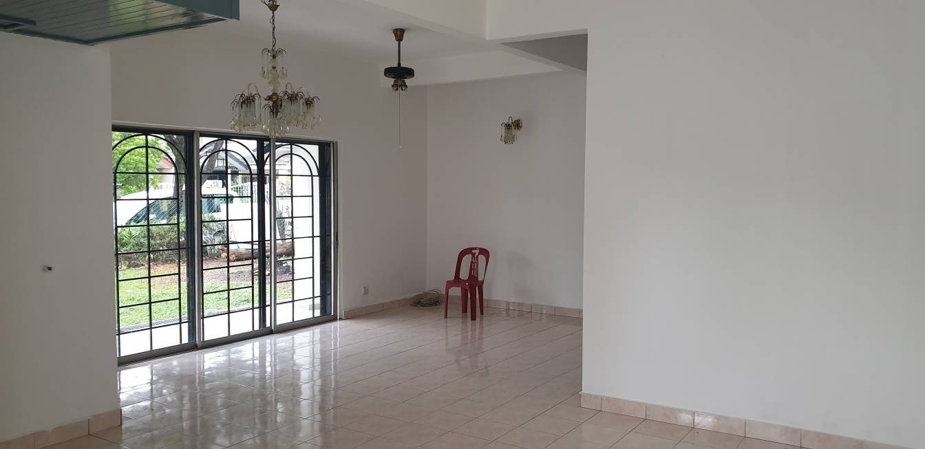 CORNER LOT, DOUBLE STOREY TERRACE HOUSE, SEKSYEN 7 - photo 2