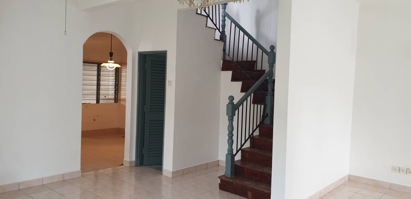 CORNER LOT, DOUBLE STOREY TERRACE HOUSE, SEKSYEN 7 - photo 4