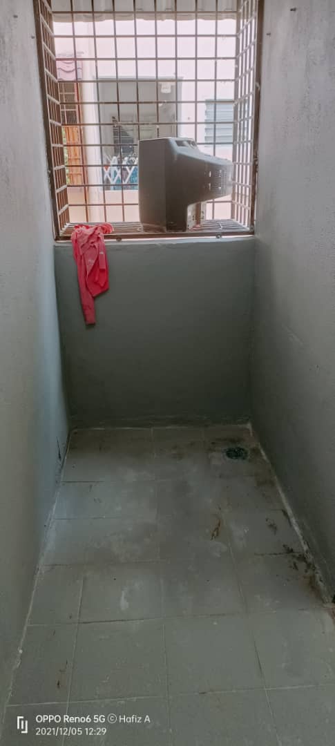 Block 38 Level 4 Apartment Pkns Seksyen 7 Shah Ala - photo 3