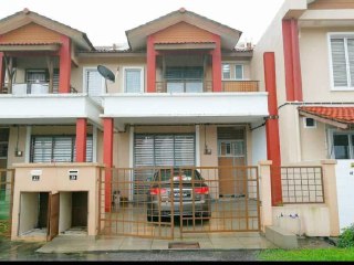 Double Storey Terrace Taman Seri Pristana,Saujana