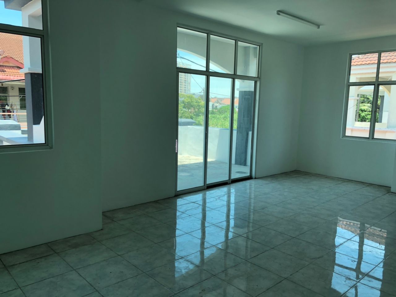 Seberang Jaya Taman Naluri 2 storey Semi D - photo 2
