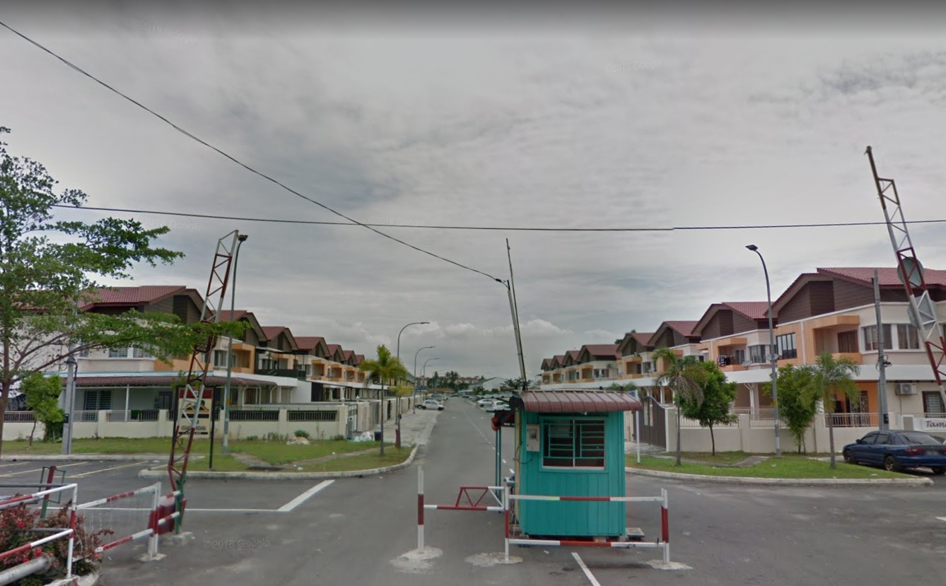 Below Market EndLot TownHouse Taman Udang Cendana
