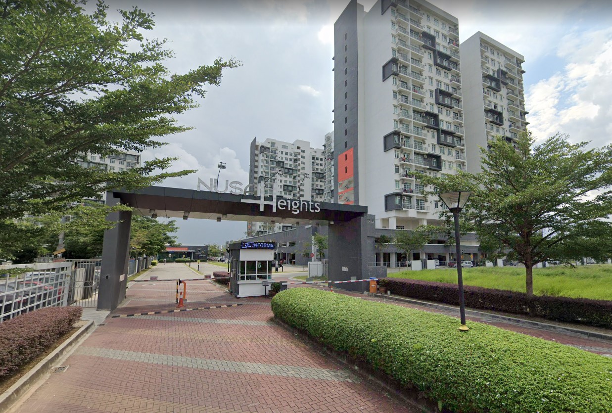 Bank Lelong Nusa Heights, Gelang Patah