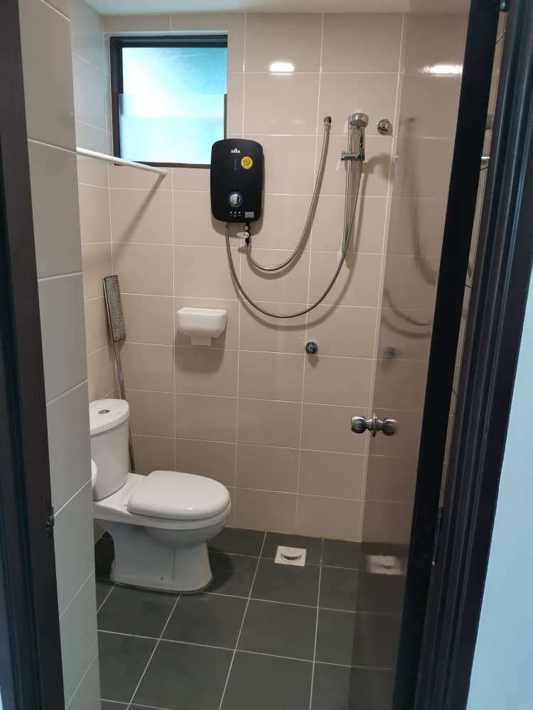 Zamrud Cheapest Rental Facing Swimming Pool Unit 3 - photo 4
