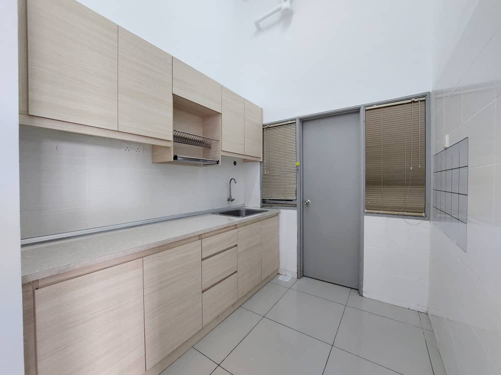 Silk Residence Garden Unit Big Balcony 3R2B - photo 2