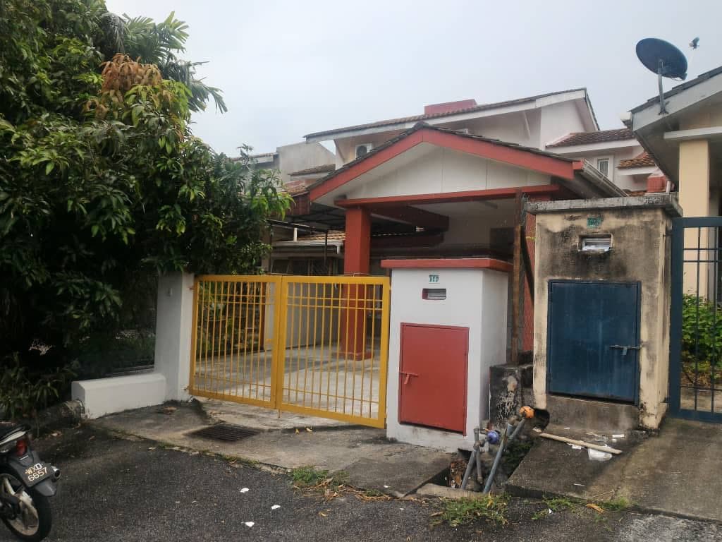 One and Half Storey Bandar Tun Hussein Onn