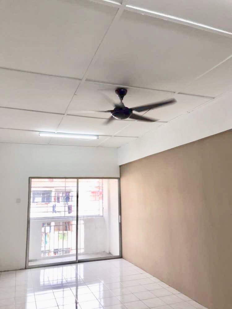 FLAT TAMAN SETIA BALAKONG WITH BALCONY