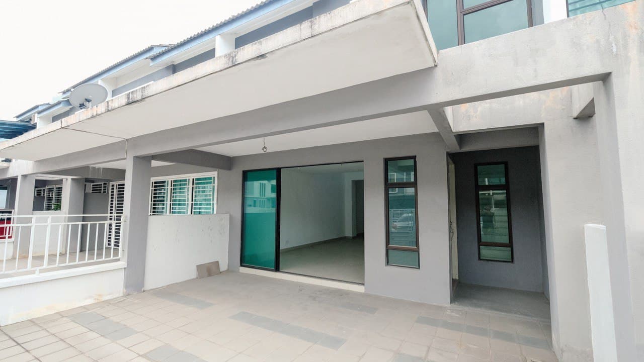 DOUBLE STOREY TERRACE LAKESIDE RESIDENCES PUCHONG