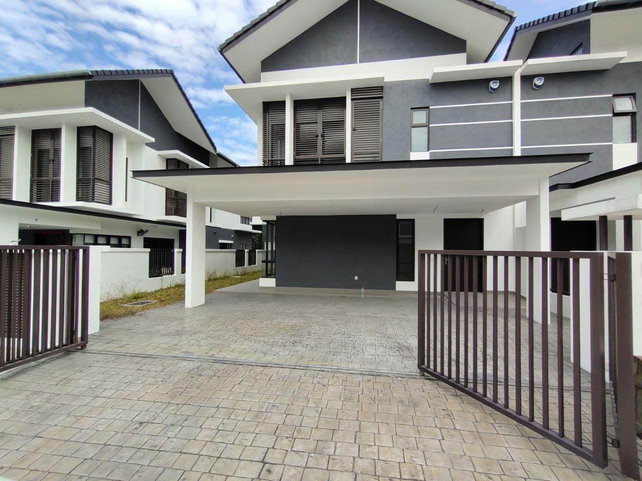 Brand New 2 Storey Semi Detached, Semanea Hills,