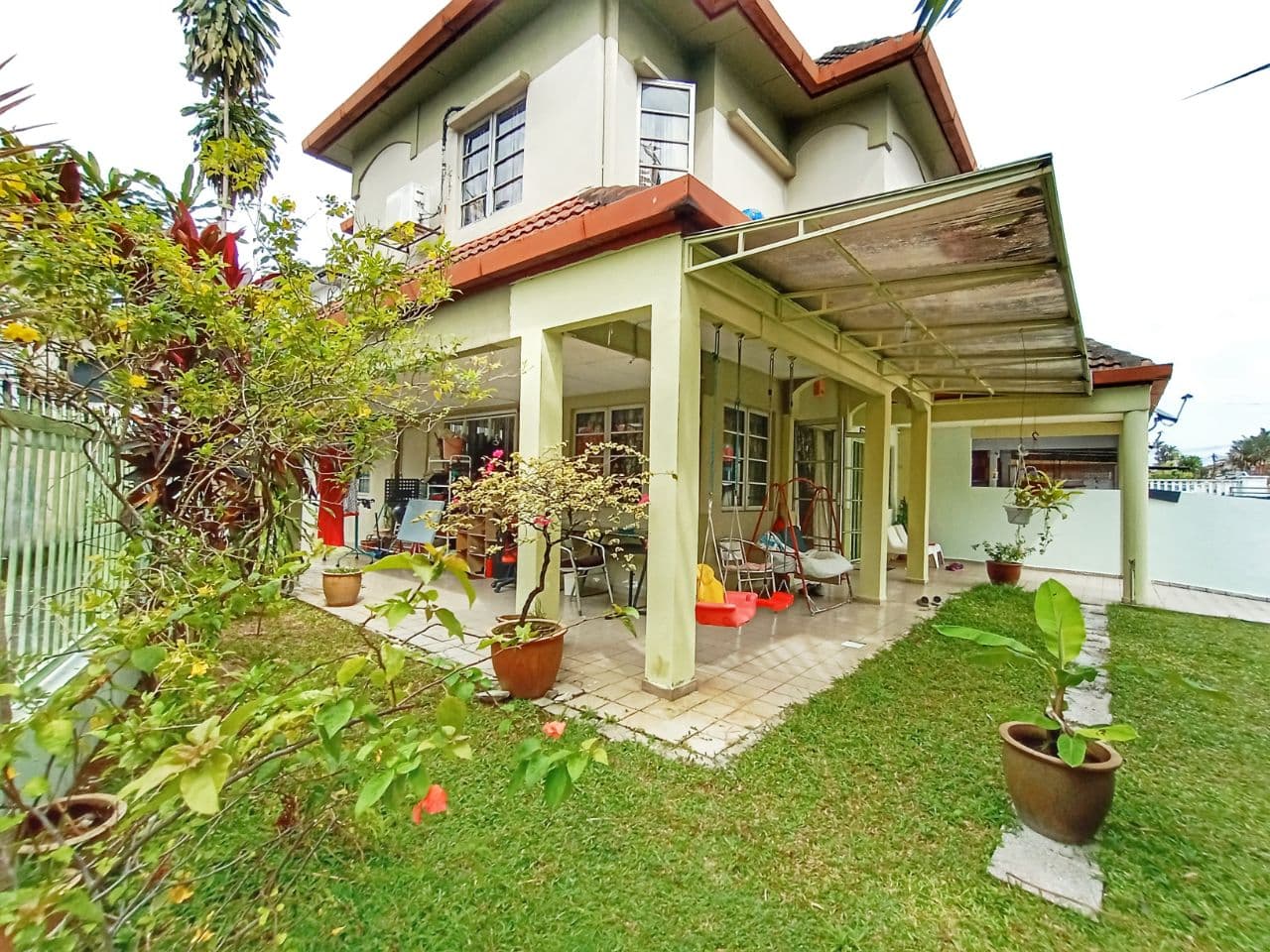 CORNER LOT  RENOVATED  FREEHOLD  Double Storey