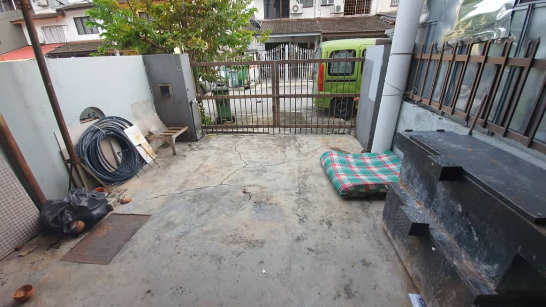 Two and half Storey  in Segambut 3R2B FREEHOLD