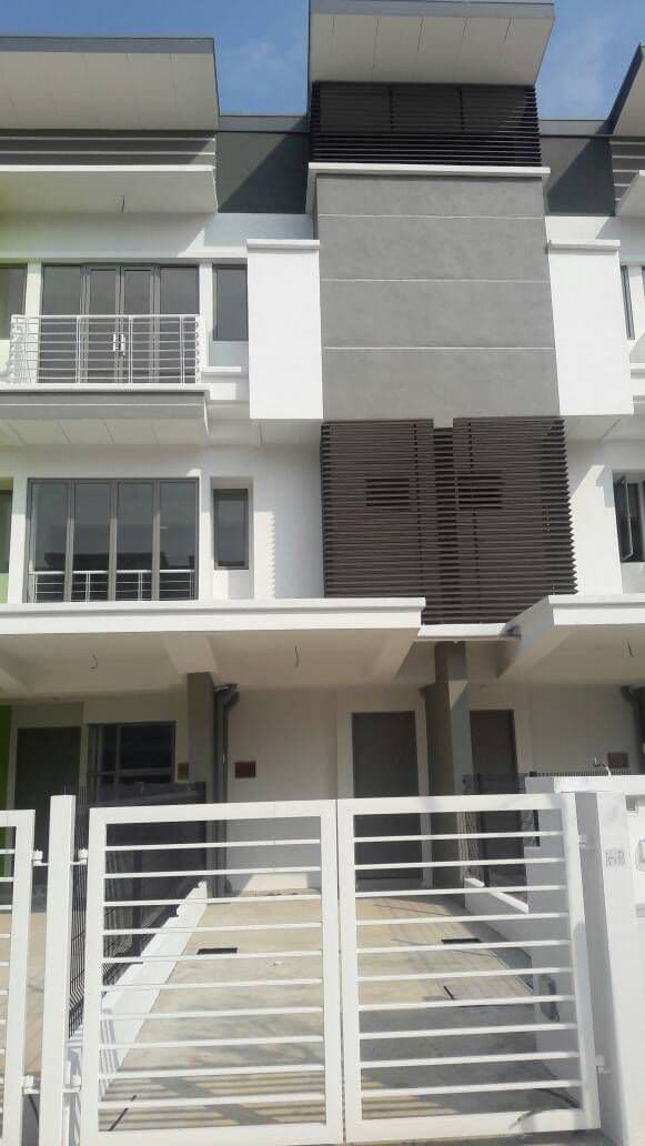 Townhouse Desa Tropika Seksyen U15