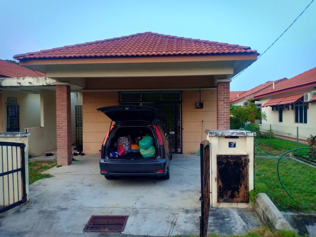 Semi D Taman Bunga Raya Salak Tinggi