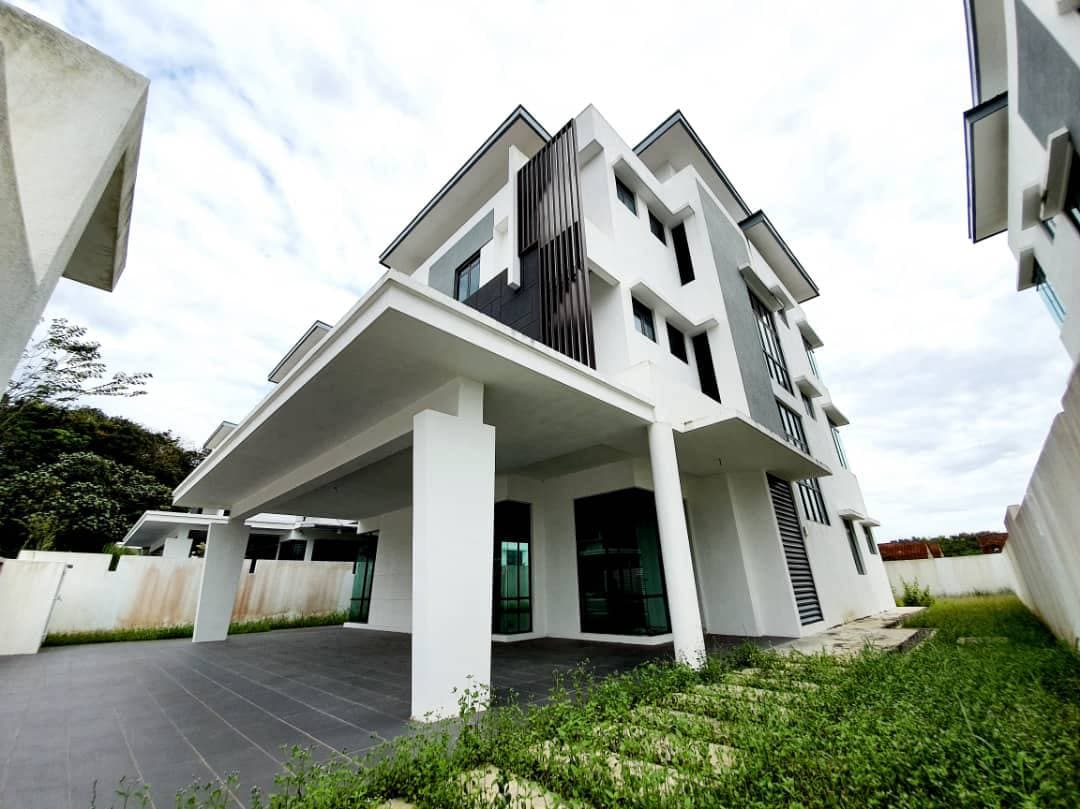 3 STOREY BUNGALOW LAMBAIAN RESIDENCE BANGI UKM