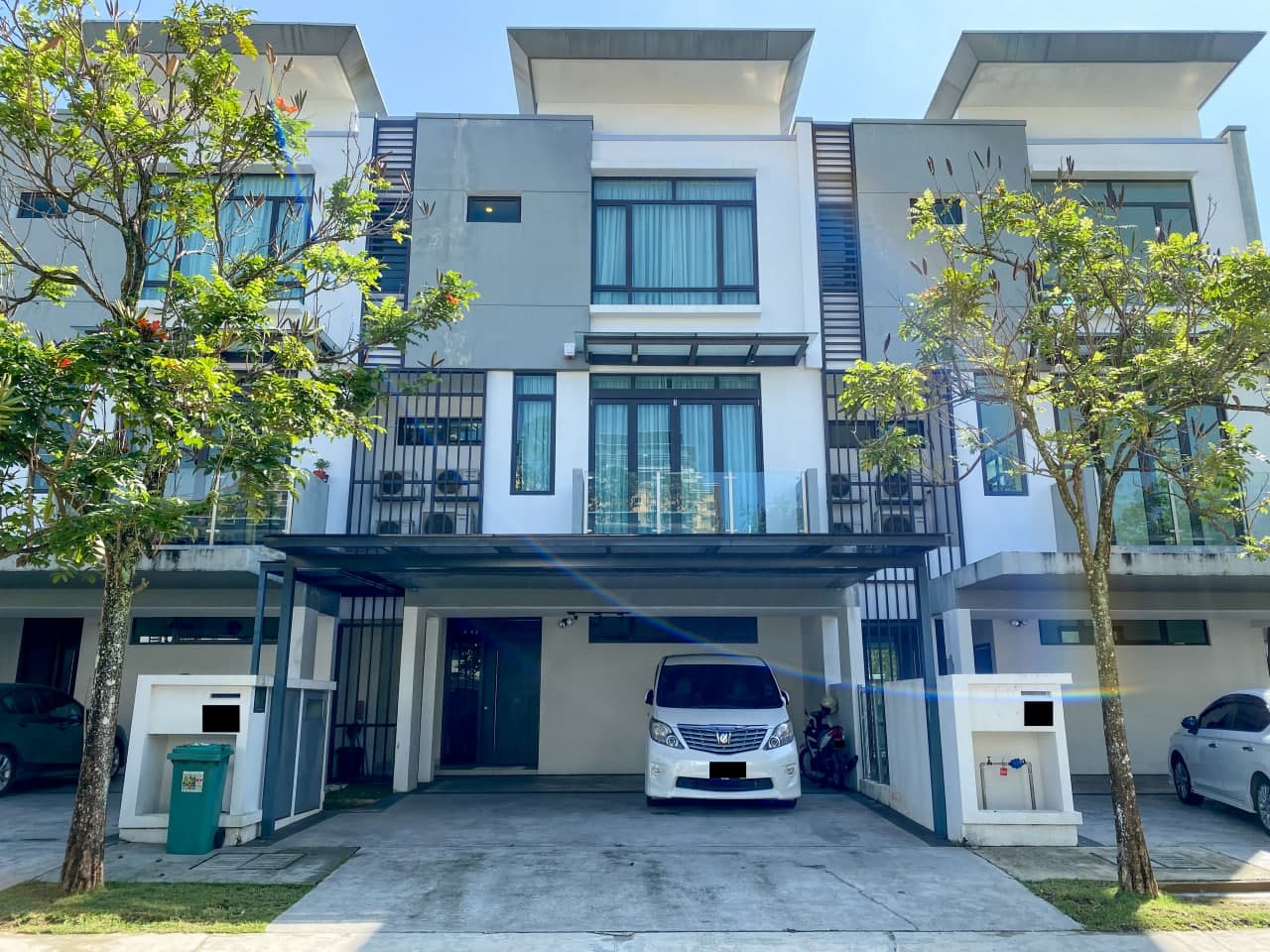 Triple Storey Courtyard villa Sunway Montana