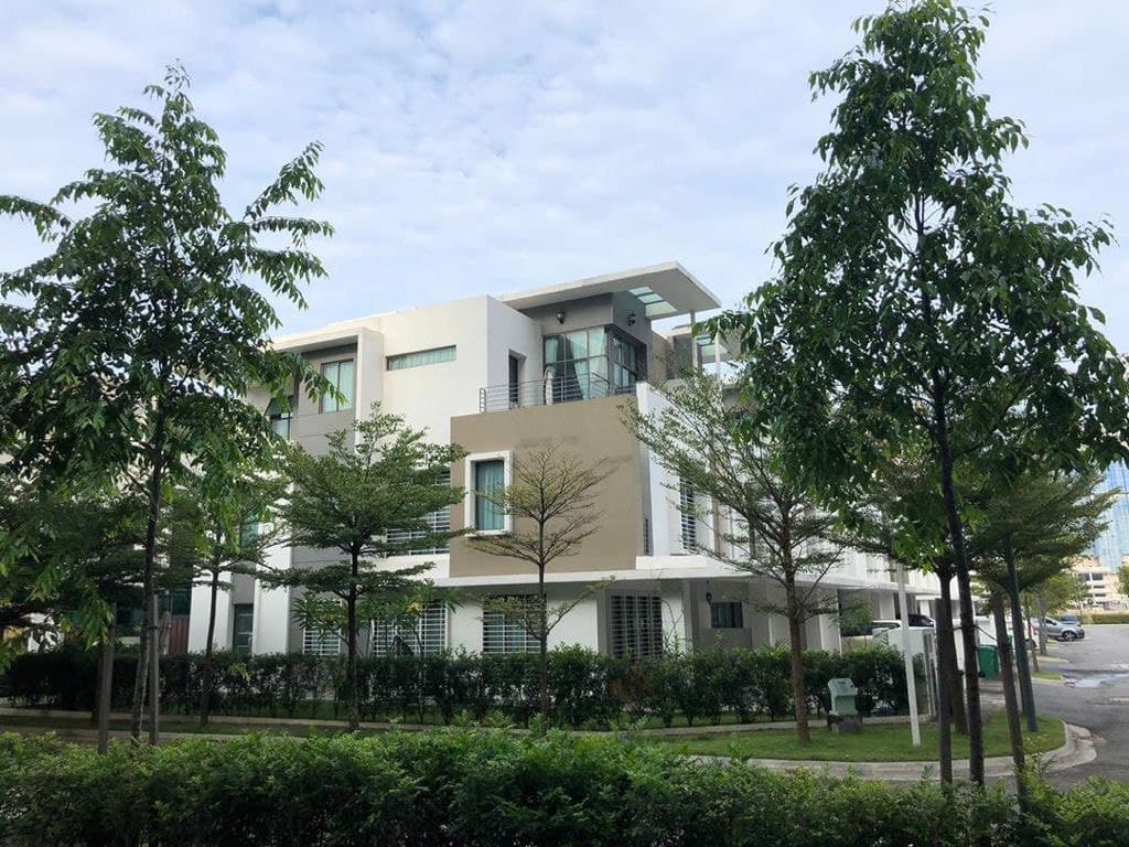Triple Storey Lake Point Residence Cyberjaya