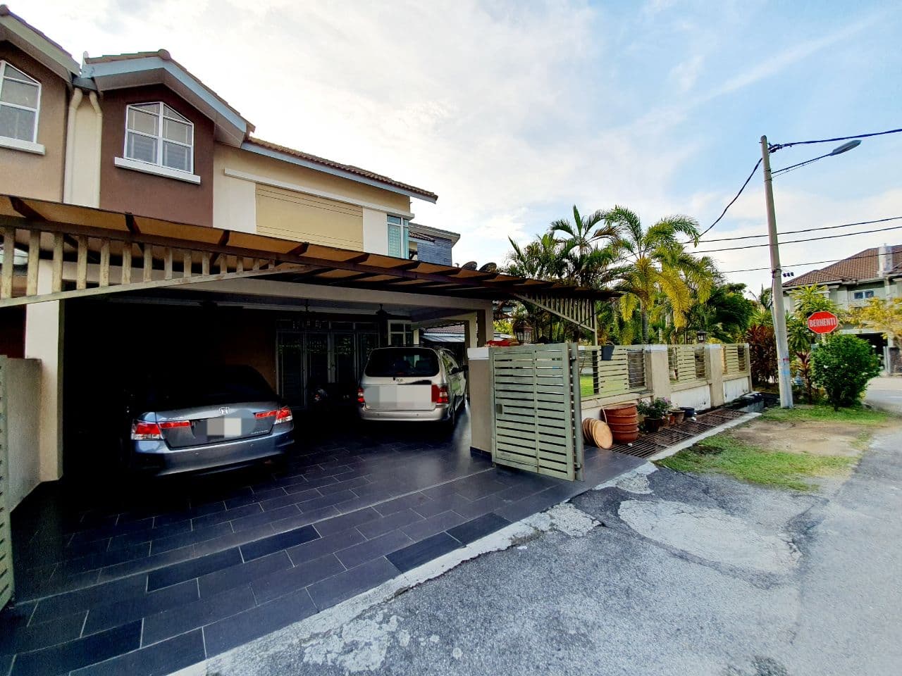 2 STOREY SEMI DETACHED HOUSE CORNER LOT TAMAN IMPI
