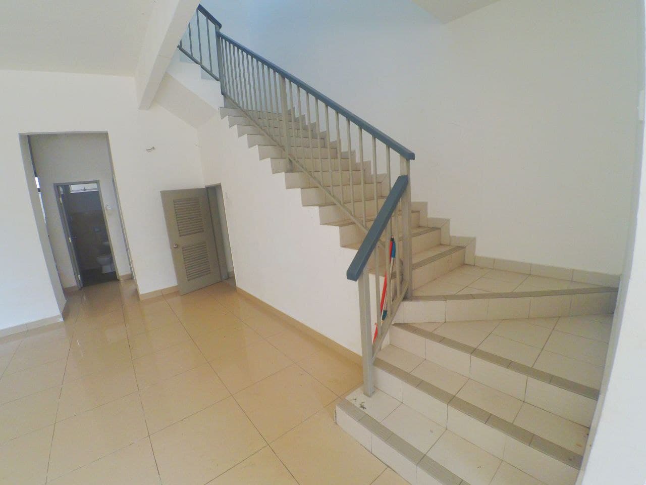 FREEHOLD DOUBLE STOREY TAMAN BERINGIN JAYA MANTIN - photo 3
