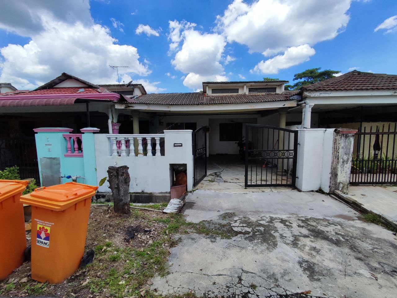 SINGLE STOREY INTERMEDIATE TERRACE HOUSE TAMAN DES - photo 2