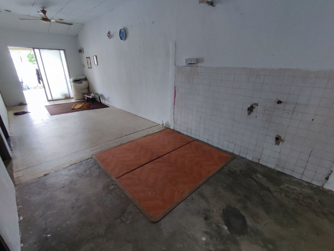 SINGLE STOREY INTERMEDIATE TERRACE HOUSE TAMAN DES - photo 4