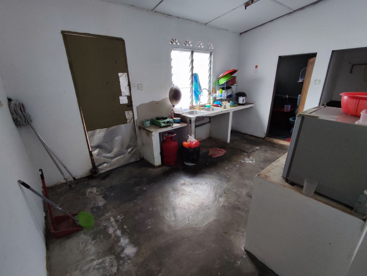 SINGLE STOREY INTERMEDIATE TERRACE HOUSE TAMAN DES - photo 5