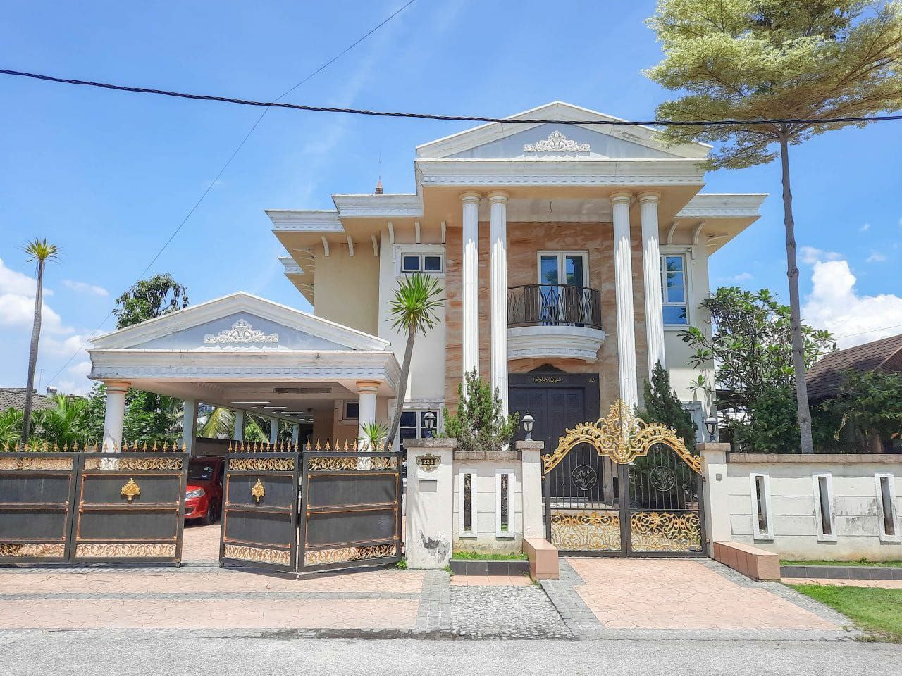Bungalow Kampung Melayu Ampang - photo 1