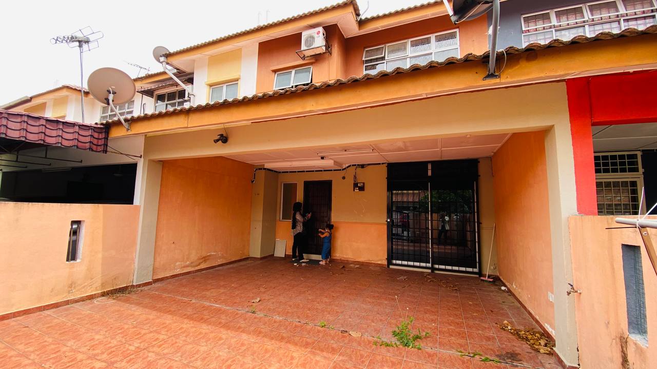 NON BUMI Double Storey Renovated Bandar Saujana Pu