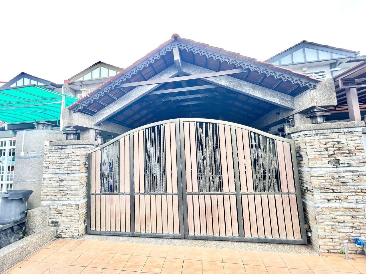 Double  Storey Terrace House Taman Prima Saujana