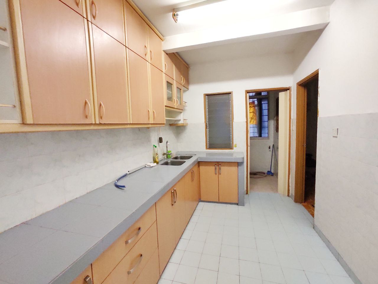Apartment Putra Permai Block C Seri Kembangan Equ - photo 3