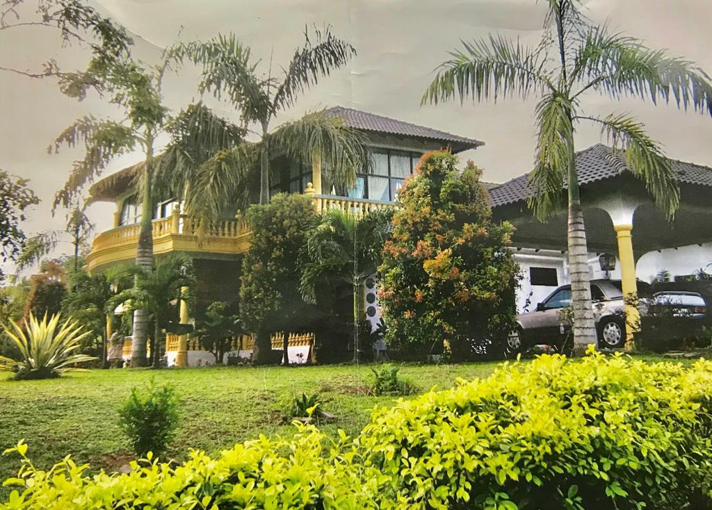 2-Storey Bungalow an ...