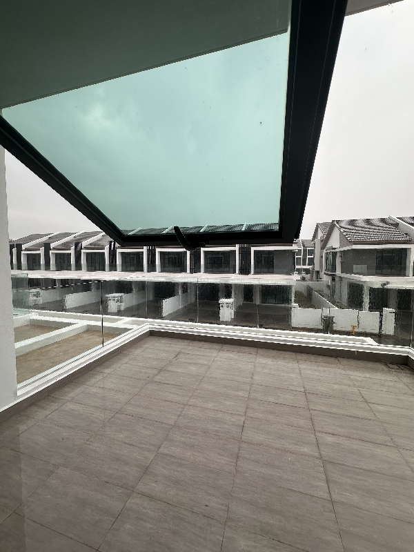 IQI Realty Sdn Bhd - photo 11