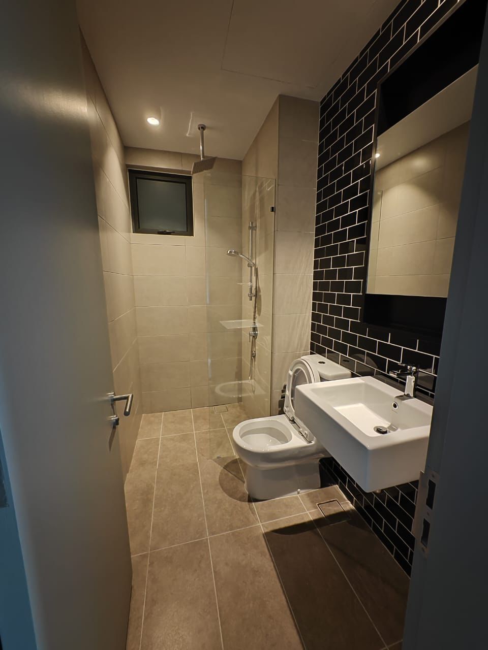 2 room Union Suite walking distance to BRT Station - photo 3