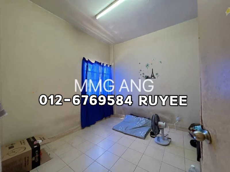 220K Kasuarina Apartment Gated Guarded 900 sqft 3 Room 2 Bath - photo 3