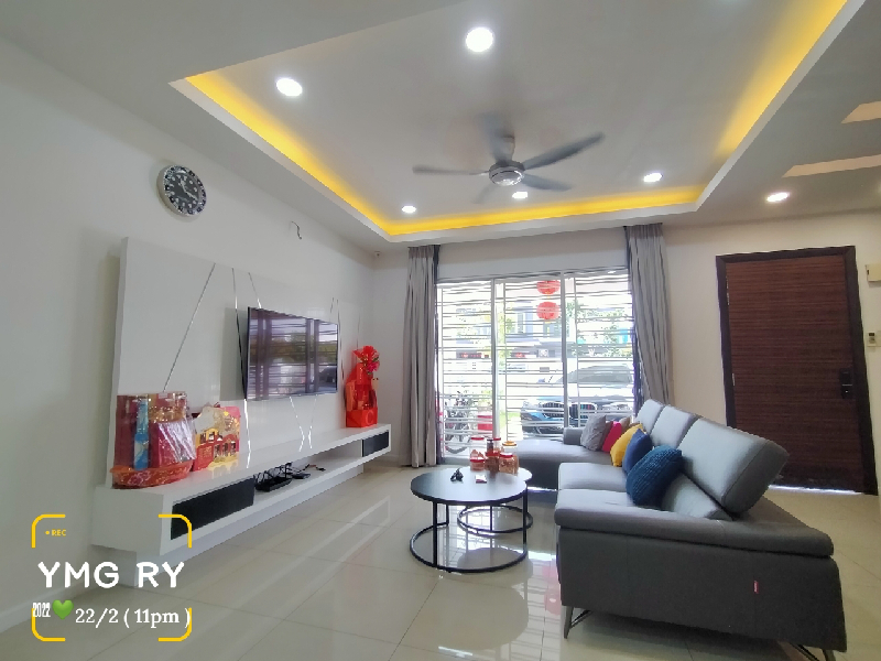 1 15M Ambang botanic 24x75 deluxe 2 sty SUPERLINK tip top condition Reno kitchen cabinet extended - photo 2