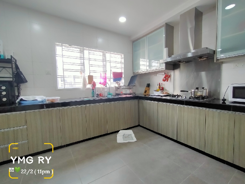 1 15M Ambang botanic 24x75 deluxe 2 sty SUPERLINK tip top condition Reno kitchen cabinet extended - photo 8