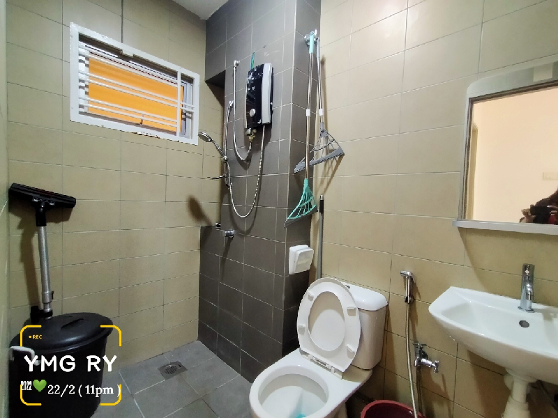 1 15M Ambang botanic 24x75 deluxe 2 sty SUPERLINK tip top condition Reno kitchen cabinet extended - photo 9