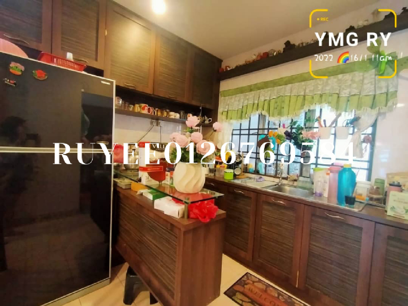 20x70 Banting Sungai Nangka 2 Storey endlot 20x75 4room 3bathroomRenovatedKitchen table with cabinet - photo 2