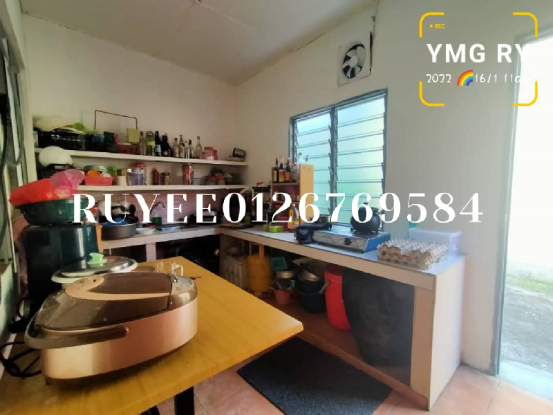 20x70 Banting Sungai Nangka 2 Storey endlot 20x75 4room 3bathroomRenovatedKitchen table with cabinet - photo 4