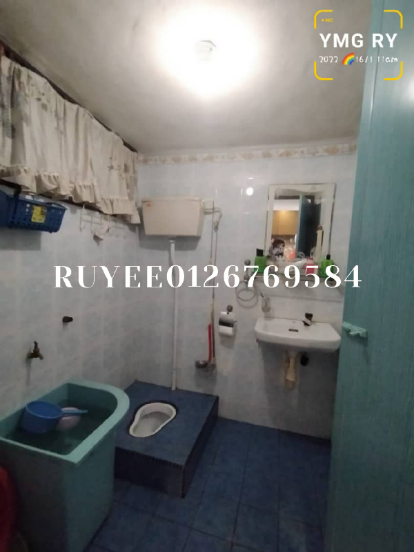 20x70 Banting Sungai Nangka 2 Storey endlot 20x75 4room 3bathroomRenovatedKitchen table with cabinet - photo 12