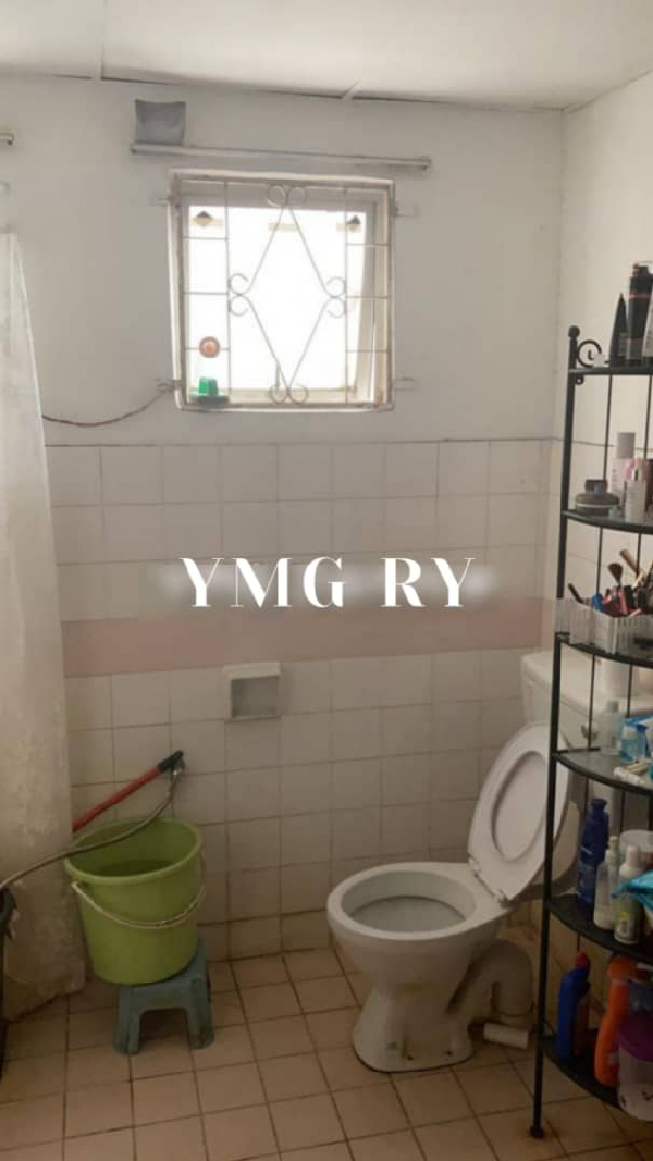 828sqft kitchen cabinetPelangi court nearby Klang parade 828 sqft3 bedroom 2 bathroom1 car parkbasic - photo 6