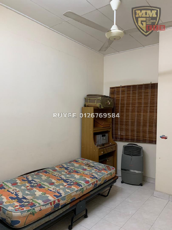 590k Double Storey Bandar Botanic Klang - Size 20 x 65- Freehold- 3 Rooms 3 Baths - Kitchen Cabinets - photo 3