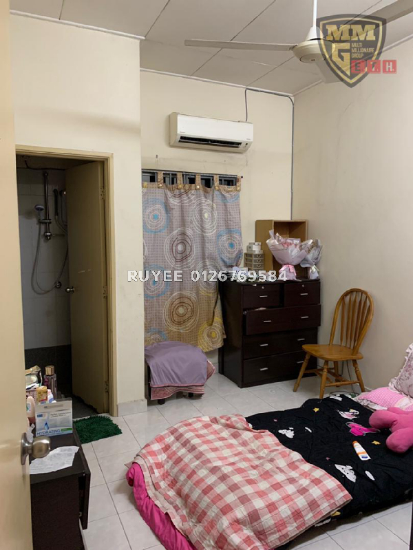 590k Double Storey Bandar Botanic Klang - Size 20 x 65- Freehold- 3 Rooms 3 Baths - Kitchen Cabinets - photo 4