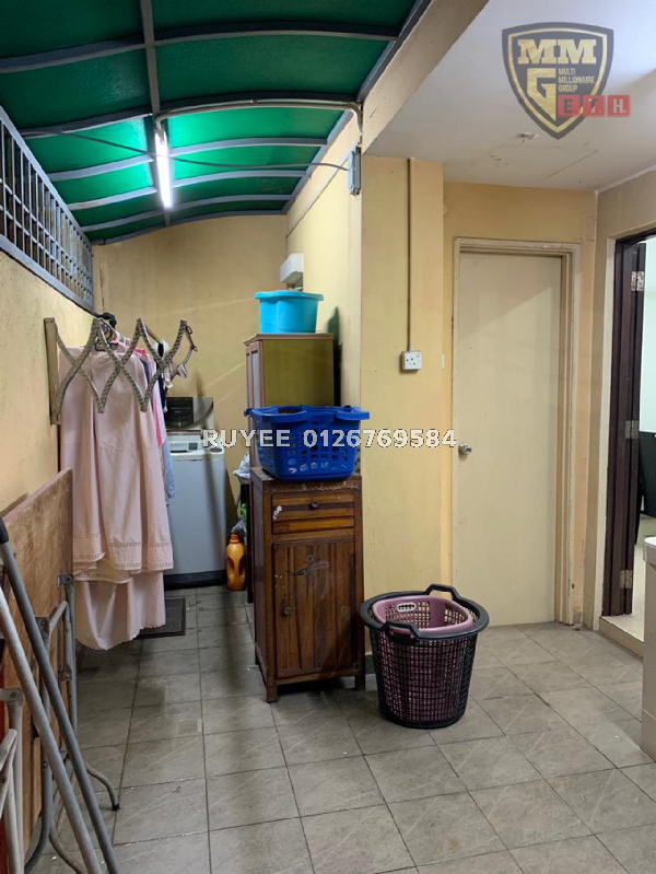 590k Double Storey Bandar Botanic Klang - Size 20 x 65- Freehold- 3 Rooms 3 Baths - Kitchen Cabinets - photo 6