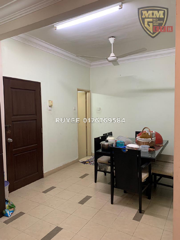 590k Double Storey Bandar Botanic Klang - Size 20 x 65- Freehold- 3 Rooms 3 Baths - Kitchen Cabinets - photo 9