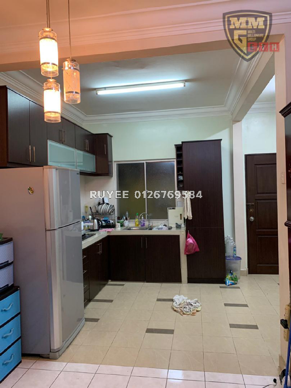 590k Double Storey Bandar Botanic Klang - Size 20 x 65- Freehold- 3 Rooms 3 Baths - Kitchen Cabinets - photo 10