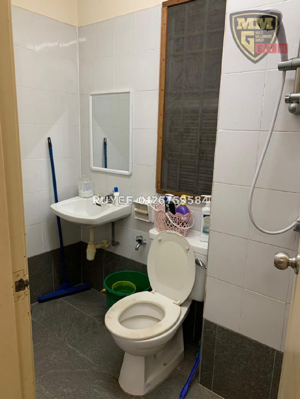 590k Double Storey Bandar Botanic Klang - Size 20 x 65- Freehold- 3 Rooms 3 Baths - Kitchen Cabinets - photo 11