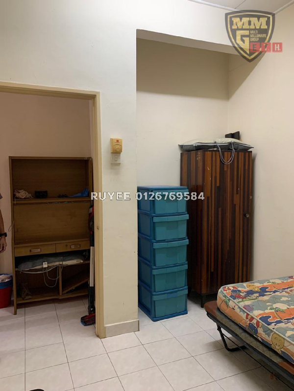 590k Double Storey Bandar Botanic Klang - Size 20 x 65- Freehold- 3 Rooms 3 Baths - Kitchen Cabinets - photo 12