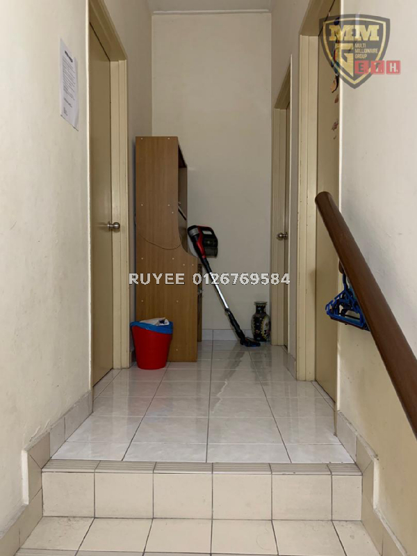 590k Double Storey Bandar Botanic Klang - Size 20 x 65- Freehold- 3 Rooms 3 Baths - Kitchen Cabinets - photo 13