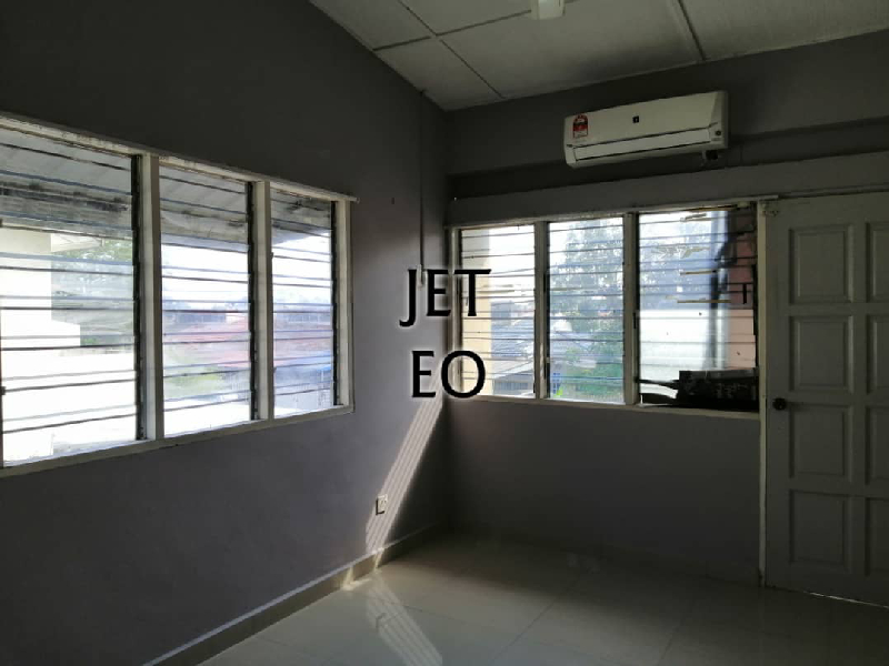 Palm Groove Klang Double Storey end lot 20x75 4room 3 bathBack kitchen 3ft spaceRenovated unitAuto G - photo 11